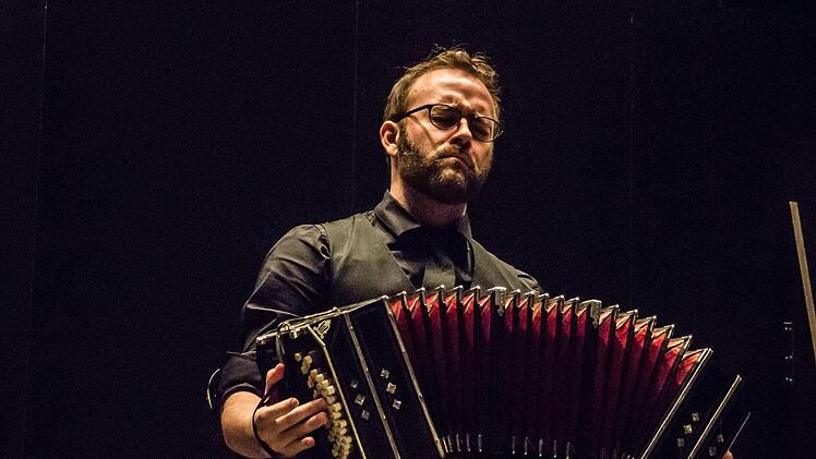Impressionen vom Konzert mit dem Quatuor Voce und dem Bandoneonisten Pierre Cussac beim Coburger "Verein".Foto: Jochen Berger