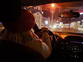 Unfall in Unsleben: Hoher Schaden und Verletzte bei Einparkversuch