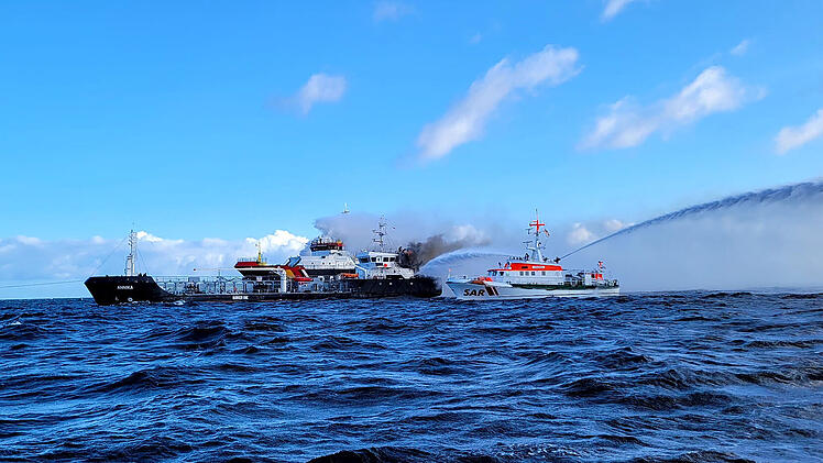 Feuer auf Öltanker Annika: Großeinsatz auf der Ostsee