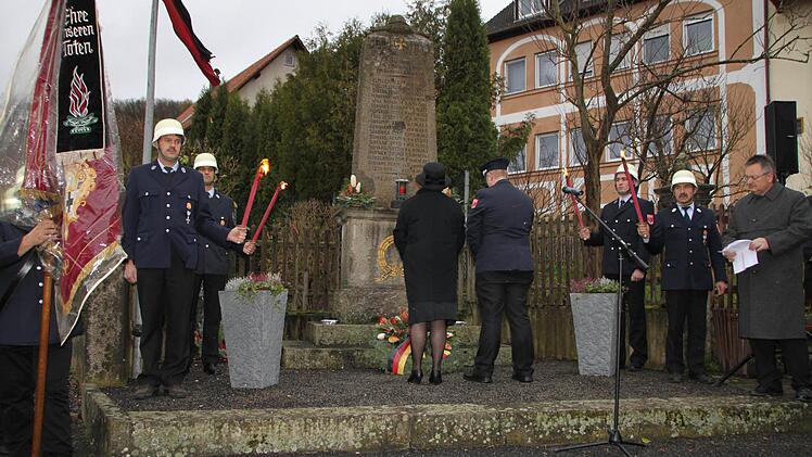Zeremonie zum Volkstrauertag in Römershag (Bad Brückenau) Foto: Ulrike Müller
