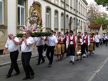 Die Silbermadonna von Caspar Riss (1696) war für die Kleine Marienprozession aus dem Diözesanmuseum geholt worden. Foto: Marion Krüger-Hundrup