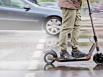 E-Scooter-Fahrer begeht Fahrerflucht