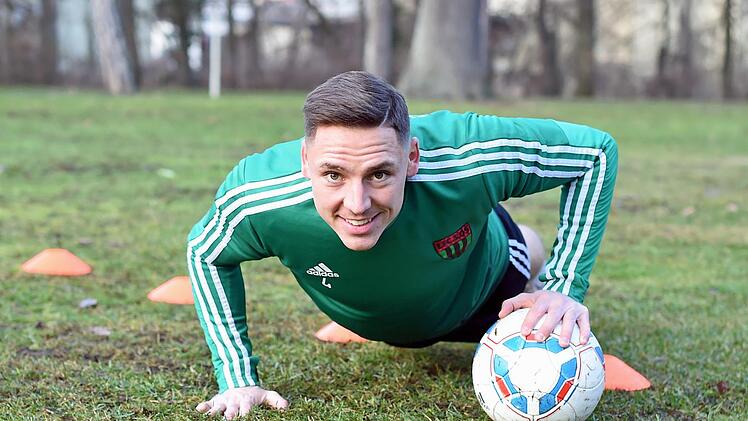 Um sein Leistungsniveau zu halten, macht Martin Thomann (FC 05 Schweinfurt) viel Krafttraining. Fotos: Dominik Großpietsch