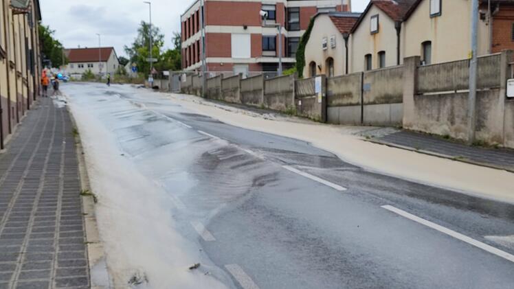 Rohrbruch in Schwabach: N&ouml;rdliche Ringstra&szlig;e bleibt teilweise gesperrt - "gro&szlig;e Wassermengen"