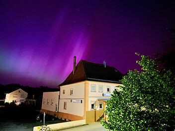 Polarlichter über Franken: Himmelsspektakel liefert spektakuläre Bilder