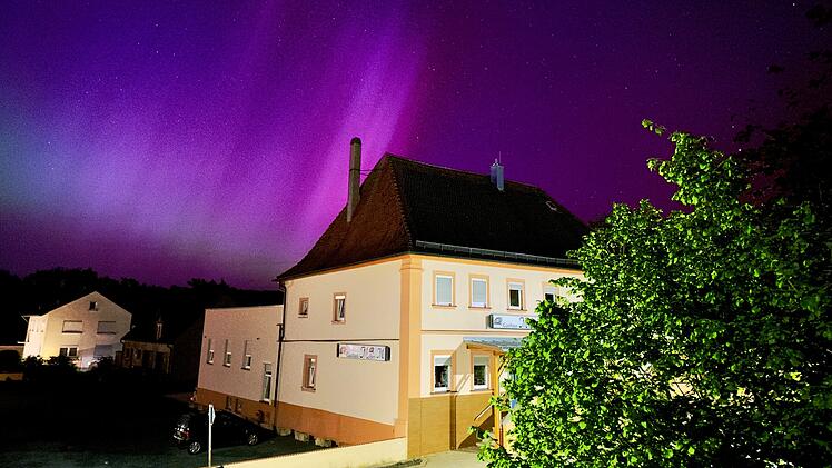 Polarlichter über Franken: Himmelsspektakel liefert spektakuläre Bilder