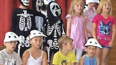 Das Gespensterlied war einer der Höhepunkte des Schulfests der Grundschule Wilhelmsthal.  Foto: hs