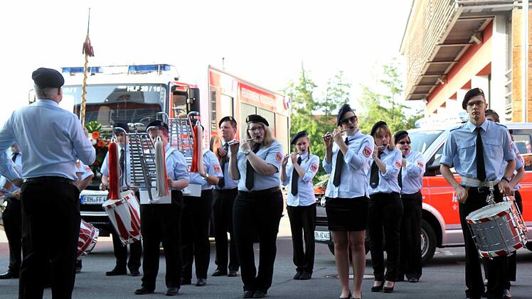 Der Spielmannszug eröffnete die Einweihungsfeier
