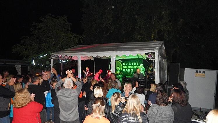 Straßenfest Neudrossenfeld bedeutet auch viel Musik und ausgelassene Stimmung.  Foto: Horst Wunner