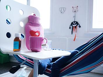 Ein kleiner Junge aus Zypern hofft auf eine dringende Herz-OP - doch mehrere Kliniken lehnen den Eingriff ab.