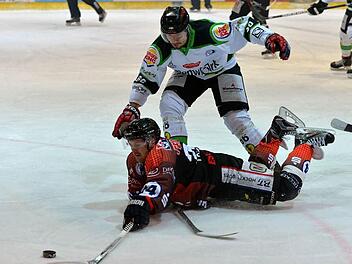 Tomas Urban (oben) und die Höchstadt Alligators haben den zum Heimrecht fehlenden Sieg bereits im Hinspiel gegen den ESC Dorfen eingefahren. Die Gäste stehen aber auch im Viertelfinale. Foto: Picturedreams