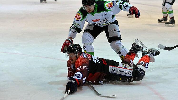 Tomas Urban (oben) und die Höchstadt Alligators haben den zum Heimrecht fehlenden Sieg bereits im Hinspiel gegen den ESC Dorfen eingefahren. Die Gäste stehen aber auch im Viertelfinale. Foto: Picturedreams