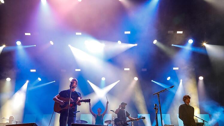 Begeisterten die rund 5000 Besucher: Revolverheld bei ihrem Open-Air-Konzert auf dem Schlossplatz. Matthias Hoch