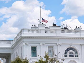 Trump setzt Flaggen auf halbmast nach Todesschüssen auf Kinder