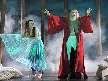 Barockes Bühnen-Spektakel: Szene aus Henry Purcells "King Arthur". Das Werk feiert am Samstag, 27. September (19.30 Uhr) Premiere am Landestheater. Restkartenkarten gibt es an der Theaterkasse und in der Tageblatt-Geschäftsstelle. Foto: Andrea Kremper