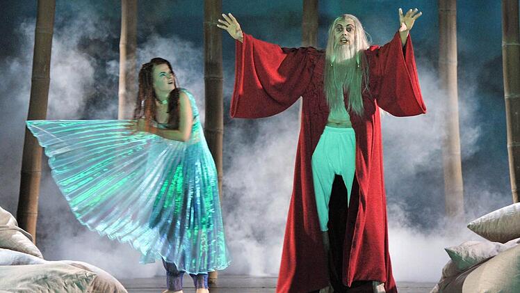 Barockes Bühnen-Spektakel: Szene aus Henry Purcells "King Arthur". Das Werk feiert am Samstag, 27. September (19.30 Uhr) Premiere am Landestheater. Restkartenkarten gibt es an der Theaterkasse und in der Tageblatt-Geschäftsstelle. Foto: Andrea Kremper