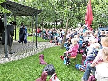 Mitmachen war angesagt beim Märchentheater in der Baille-Maille-Allee. Foto: Werner Reißaus