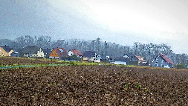 F&uuml;r die 20 Parzellen im Baugebiet "Vorderer Steig" liegen der Marktgemeinde bereits 25 Anfragen vor. Die Vermarktung der Baugrundst&uuml;cke erfolgt &uuml;ber die KFB Baumanagement GmbH aus Reuth/Erbendorf.