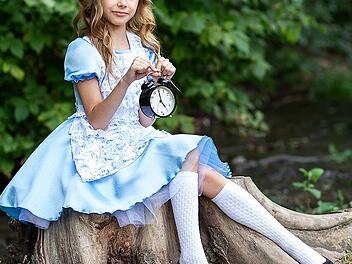 Das Syndrom ist nach der bekannten Kinderbuch-Figur Alice benannt.