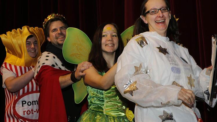 Kinderfasching in der Stadthalle: Das Betreuerteam hatte sich viele schöne Überraschungen für die Mädchen und Jungen einfallen lassen. Foto: Matthias Hoch