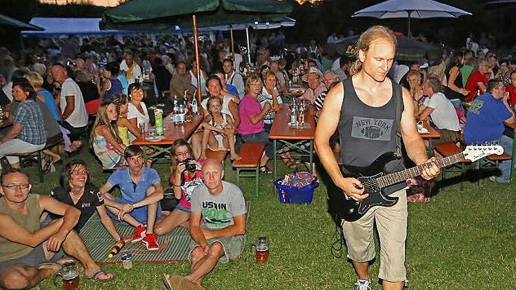 Nicht immer geht es anscheinend so gesittet zu wie beim Seefest der Micherlauer Wasserwacht. Foto: Klaus Gagel (Archiv)