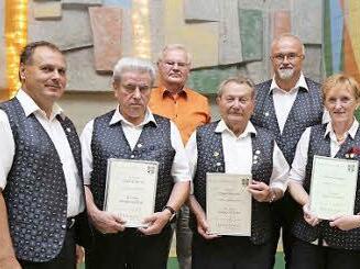 Von links: Helmut Winter, Georg Ruppert, Hans Pöhlmann, Andreas Batz, Helmut Vollrath, Irene Meixner und Werner Löblein Foto: Franz Galster