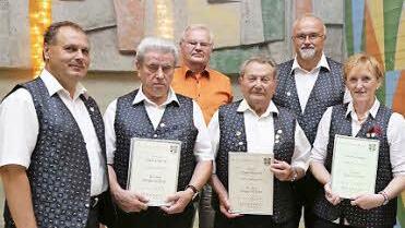 Von links: Helmut Winter, Georg Ruppert, Hans Pöhlmann, Andreas Batz, Helmut Vollrath, Irene Meixner und Werner Löblein Foto: Franz Galster