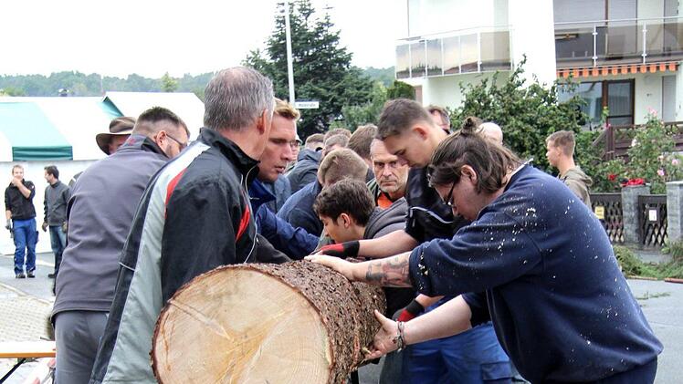 Heßdorfer Kirchweih  Foto: Richard Sänger