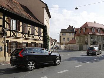 Ab heute müssen sich Autos, Busse und Fahrradfahrer eine Fahrbahn der Nürnberger Straße teilen.  Foto: Matthias Hoch