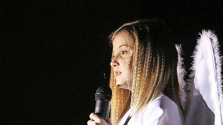 Besuch von oben: Die Engel spielten eine wichtige Rolle in dem Kindermusical "Die Drei vom Stall". Foto: Gerd Schaar