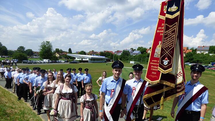 Die Fahnenabordnung der FF Pottenstein Foto: Thomas Weichert
