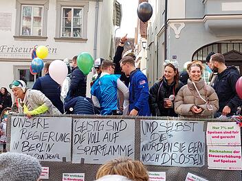 Bamberger Faschingsumzug 2024 "in der Galaxie" - das sind die schönsten Bilder
