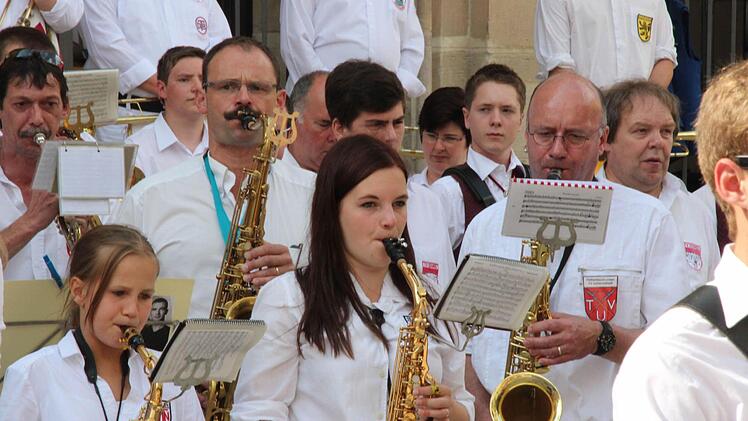 Impressionen vom Großkonzert auf dem Coburger Albertsplatz.Foto: Jochen Berger