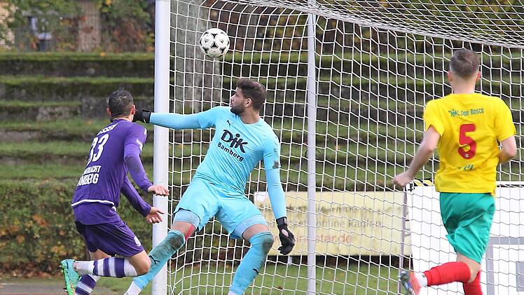 Da ist er drin: Gabriel Jessen traf in der 78. Minute zum 1:0-Sieg des FC Eintracht Bamberg im Bayernliga-Derby gegen die DJK Don Bosco Bamberg. Fotos: sportpress