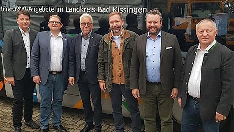 Große Feier auf dem Betriebshof mit zahlreichen Gästen: (von links) Staatssekretär Sandro Kirchner, Martin Fabri (neuer Geschäftsführer KOB GmbH ab 1. Januar 2023), Claus Schubert (Geschäftsführer KOB GmbH), Mario Roland Günther Barth (Leiter Fina...