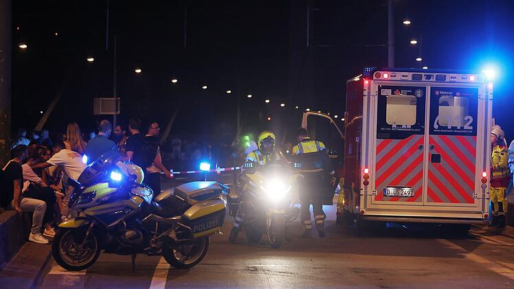 Feuerwerkskörper verletzt viele Menschen in Düsseldorf