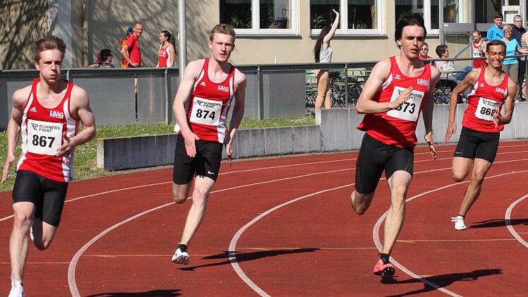 Das U20-Leichtathleten des TSV Münnerstadt gewannen bei den Nordbayerischen Meisterschaften die Teamwertung. Besonders im Sprint über 100 Meter und über 400 Meter waren sie in der Breite sehr stark (von links): Niklas Floth, Clemens Schmitt, Timo Reinhart und Jonathan Laik. Foto: Reinhold Nürnberger