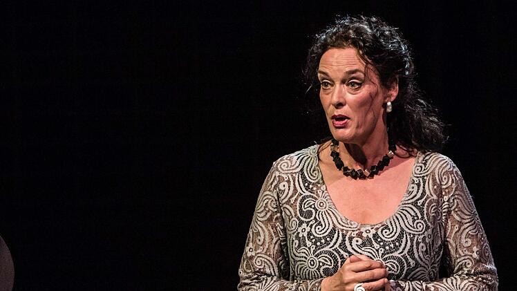 "Herzlich lieben, mutig hassen" lautete das Motto eines Liederabends mit Gabriela Künzler und Antonio Grimaldi in der Coburger Reithalle. Foto: Jochen Berger