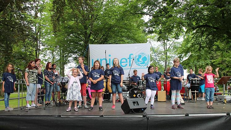 Die "Kids vom Ring" rockten bereits zum dritten Mal auf der Showb&uuml;hne. Foto: Herbert Fischer