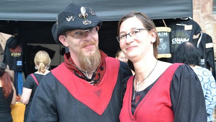 Dani und Nick aus Lichtenfels sind seit vielen Jahren in Sachen Mittelalter unterwegs. Foto: Uschi Prawit
