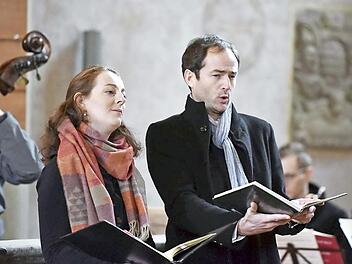 Altsolistin Renate Kaschmieder und Bass Tobias Germeshausen gefielen mit stimmlich voll überzeugenden Darbietungen Fotos: Gerold Snater