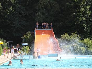 Im Kulmbache Freibad fühlen sich Schwimmer und Familien wohl.Archiv/Stefanie Gleixner