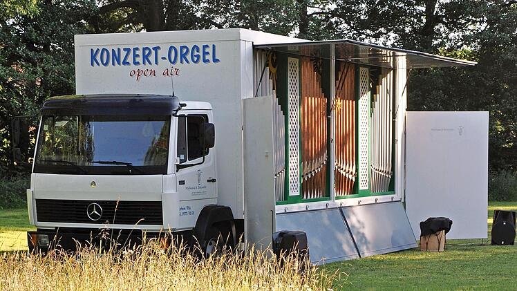 Eine mobile Konzertorgel rollt in den Brückenauer Siebener Park zum „Orgel-Open-Air“ am Donnerstag, 9. Mai.