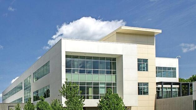 Das neue Verwaltungsgeb&auml;ude am Schaeffler-Standort in Fort Mill, South Carolina, bietet moderne B&uuml;roarbeitspl&auml;tze, ein Konferenzzentrum und ein Betriebsrestaurant.  Foto: Schaeffler