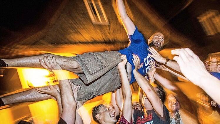 Party bis nachts um 2 Uhr: Der Stadtrat hat die Ausschank- und Musikspielzeiten fürs Altstadtfest verlängert. Foto: Archiv/Alexander Muck