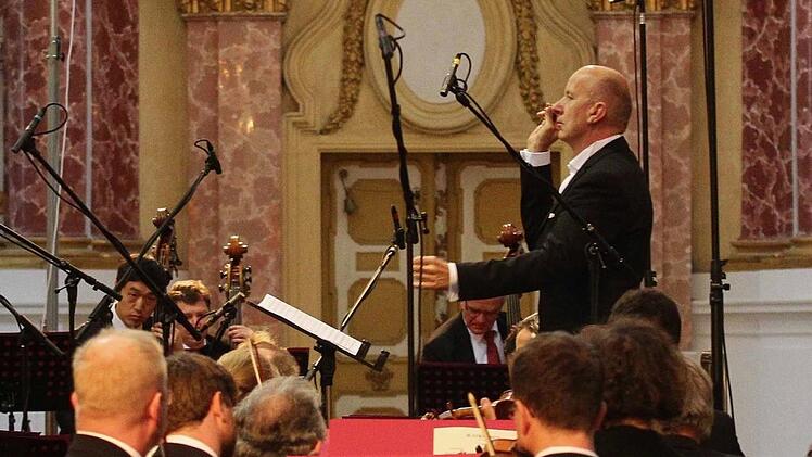Gerd Schaller in höchster Konzentration  bei einer KonzertaufnahmeFoto: Mile Cendric