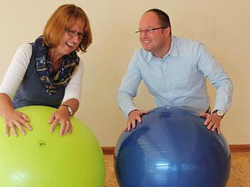 Das neue Programm rollt an: Irmgard Ruhhammeer und Sebastian Stastny haben Auszüge davon schon vorgestellt. Foto: Ralf Kestel