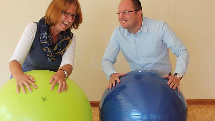 Das neue Programm rollt an: Irmgard Ruhhammeer und Sebastian Stastny haben Auszüge davon schon vorgestellt. Foto: Ralf Kestel