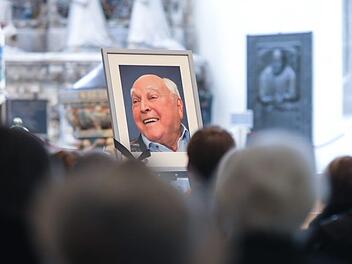 Otto Waldrich, wie ihn seine Familie und Freunde kannten: Herzlich, zugewandt, humorvoll. Zu sehen während der Trauerfeier in der Morizkirche. Foto: Barbara Herbst