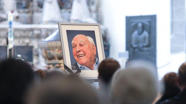 Otto Waldrich, wie ihn seine Familie und Freunde kannten: Herzlich, zugewandt, humorvoll. Zu sehen während der Trauerfeier in der Morizkirche. Foto: Barbara Herbst